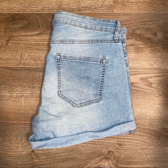 H&M high rise shorts, light denim blue, size 10 - Picture 3 of 4